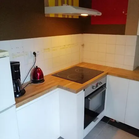 F2 Proche Imperial Et D'albigny Apartament